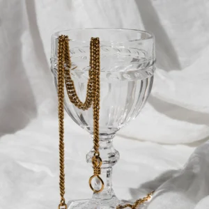 bodegon de cadenas doradas y brillantes 5 11zon