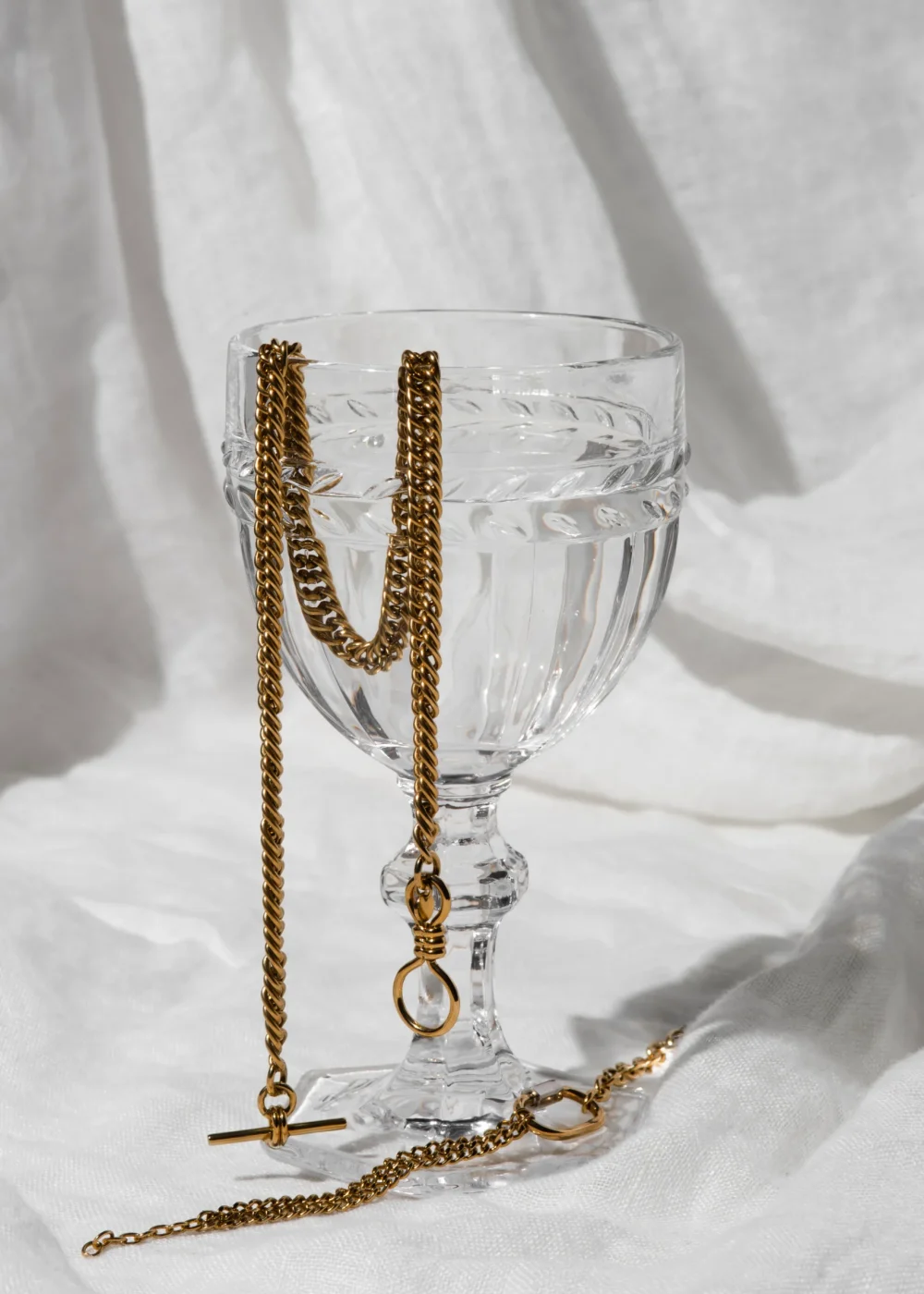 bodegon de cadenas doradas y brillantes 5 11zon