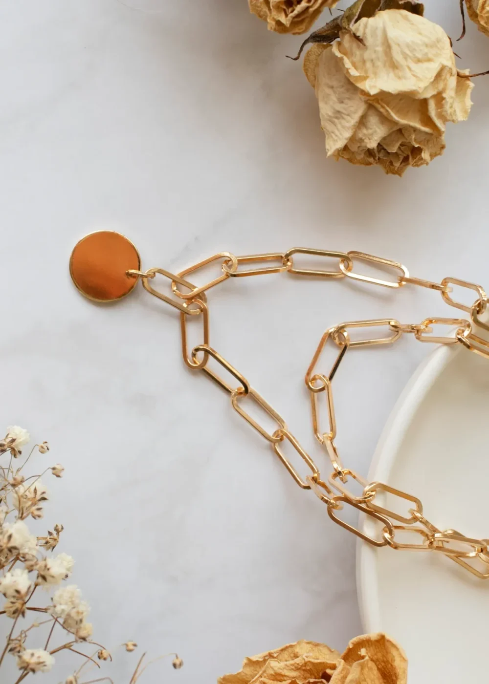 exhibicion de cadena de oro brillante y elegante 11zon